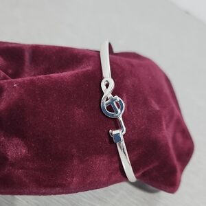 Elegant Silver Treble Clef Bracelet